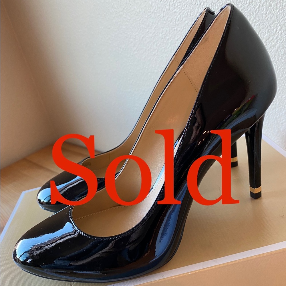 SOLD - Micheal Kors Ashby Flex Pump: Black Patent